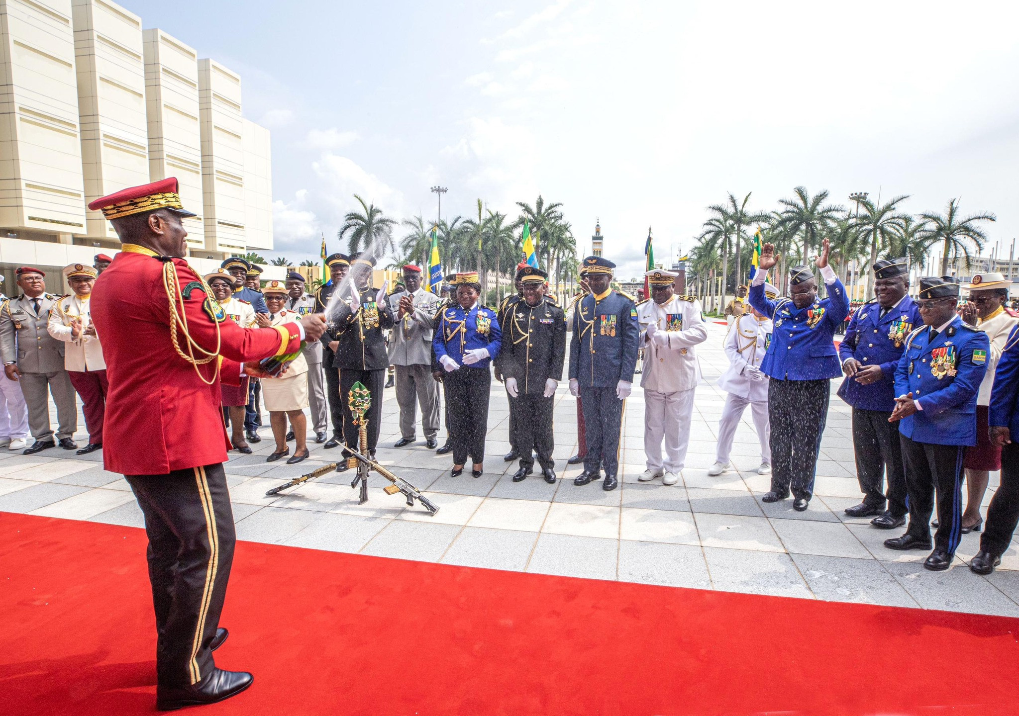 Remise de Galons par le Président Brice Clotaire Oligui Nguema aux Officiers Généraux des Forces de Défense