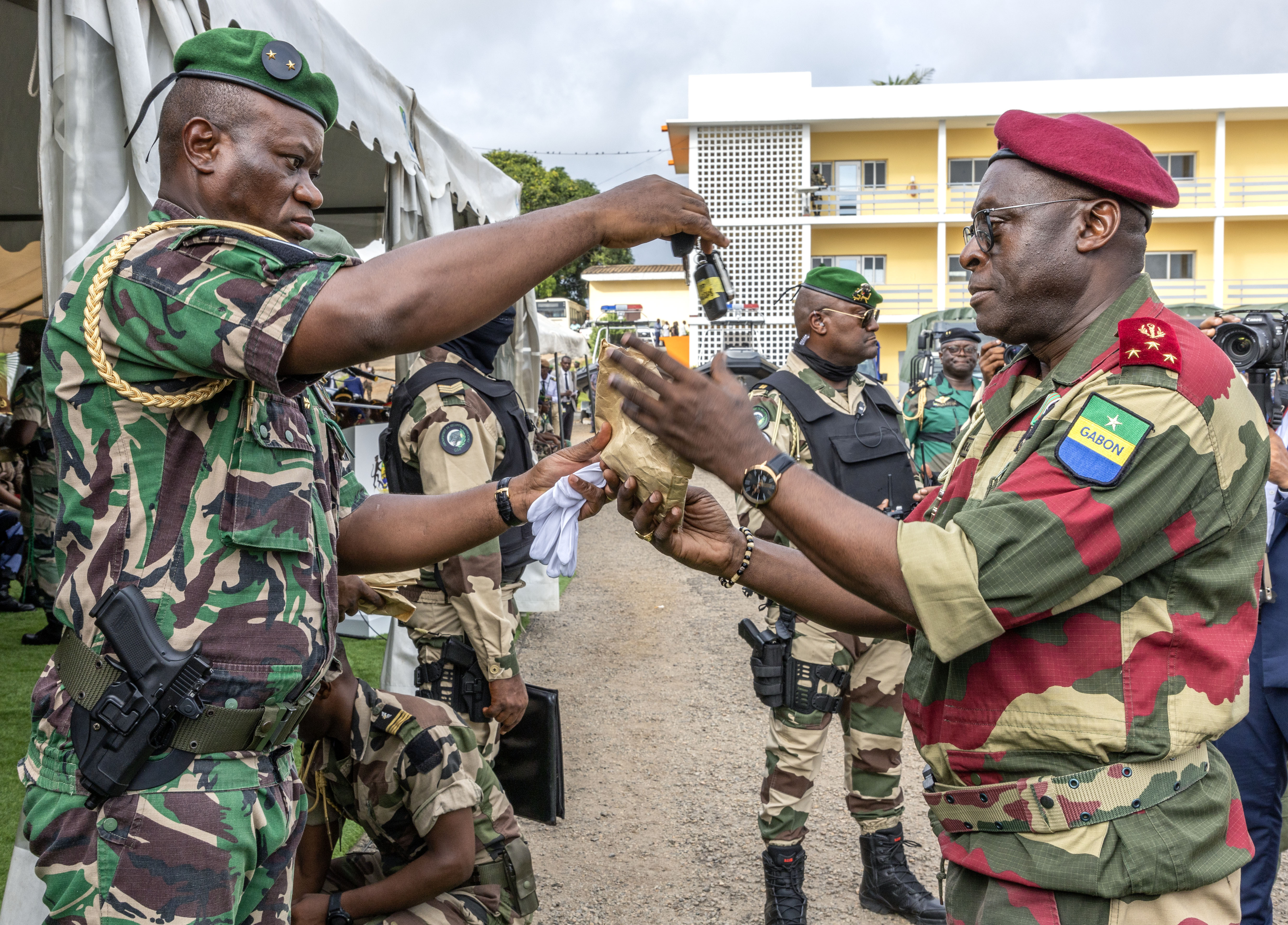 Renforcement des Forces de Défense et de Sécurité Gabonaises : Le Président de la République dote l'armée de nouveaux équipements