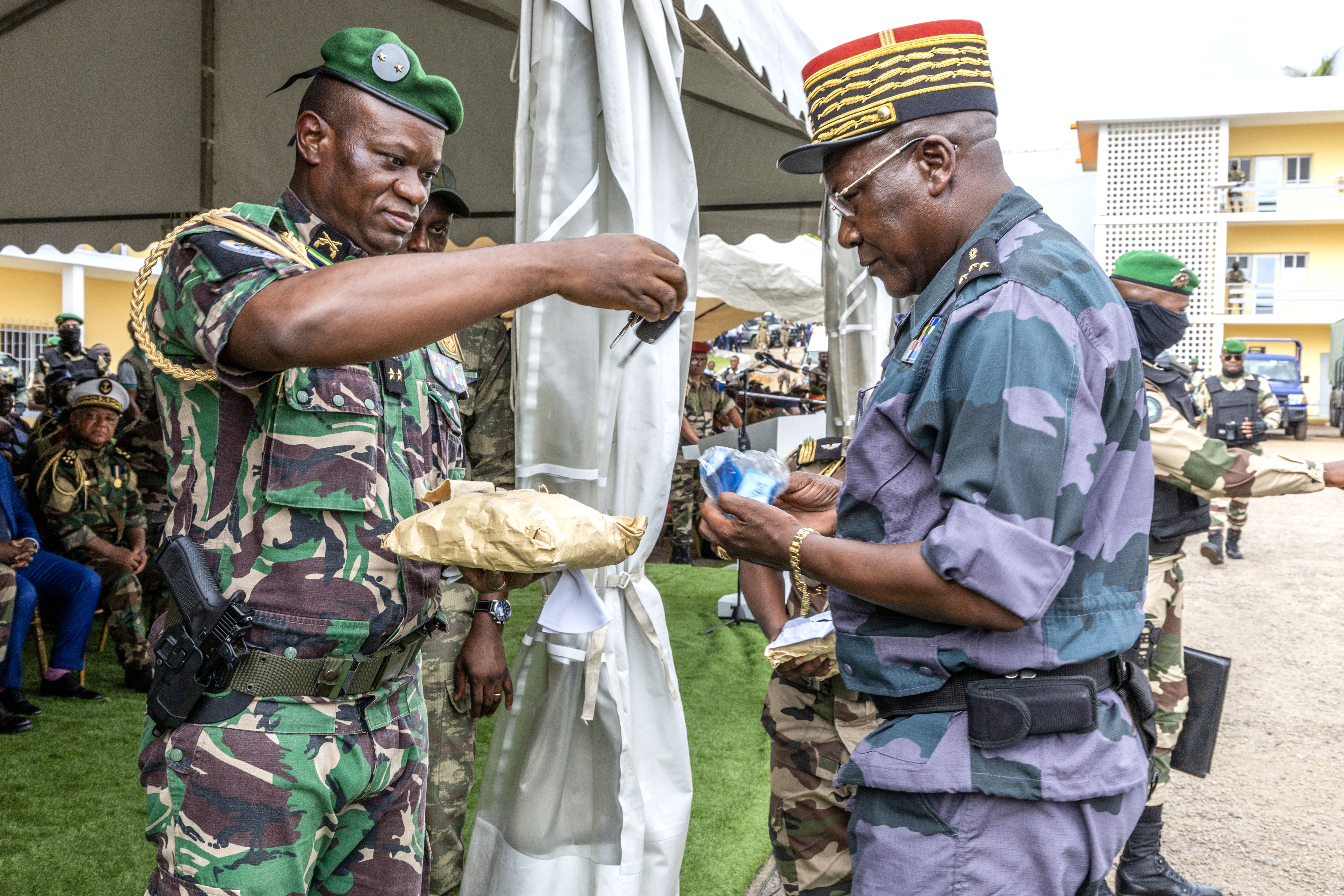 Renforcement des Forces de Défense et de Sécurité Gabonaises : Le Président de la République dote l'armée de nouveaux équipements