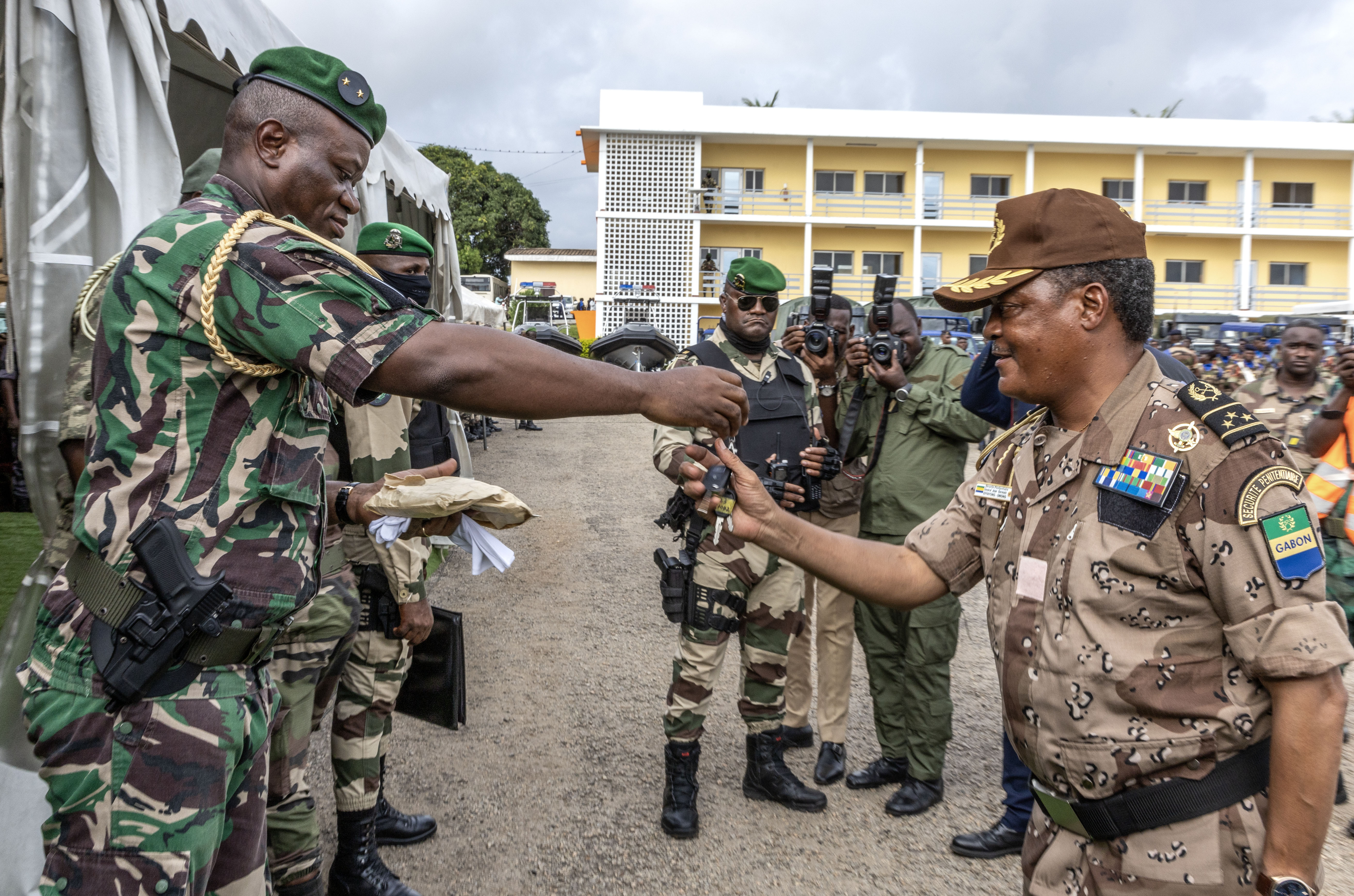 Renforcement des Forces de Défense et de Sécurité Gabonaises : Le Président de la République dote l'armée de nouveaux équipements