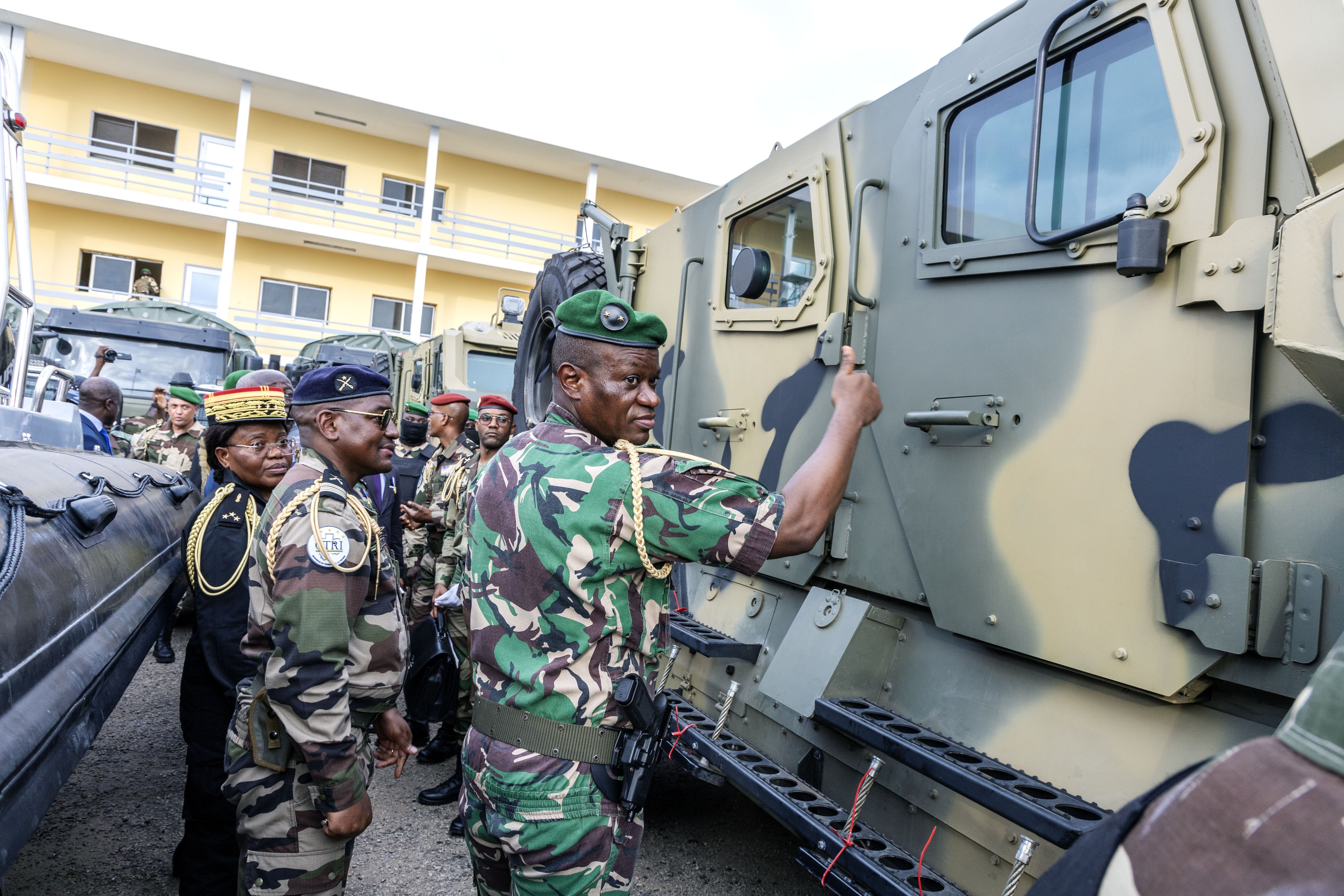 Renforcement des Forces de Défense et de Sécurité Gabonaises : Le Président de la République dote l'armée de nouveaux équipements