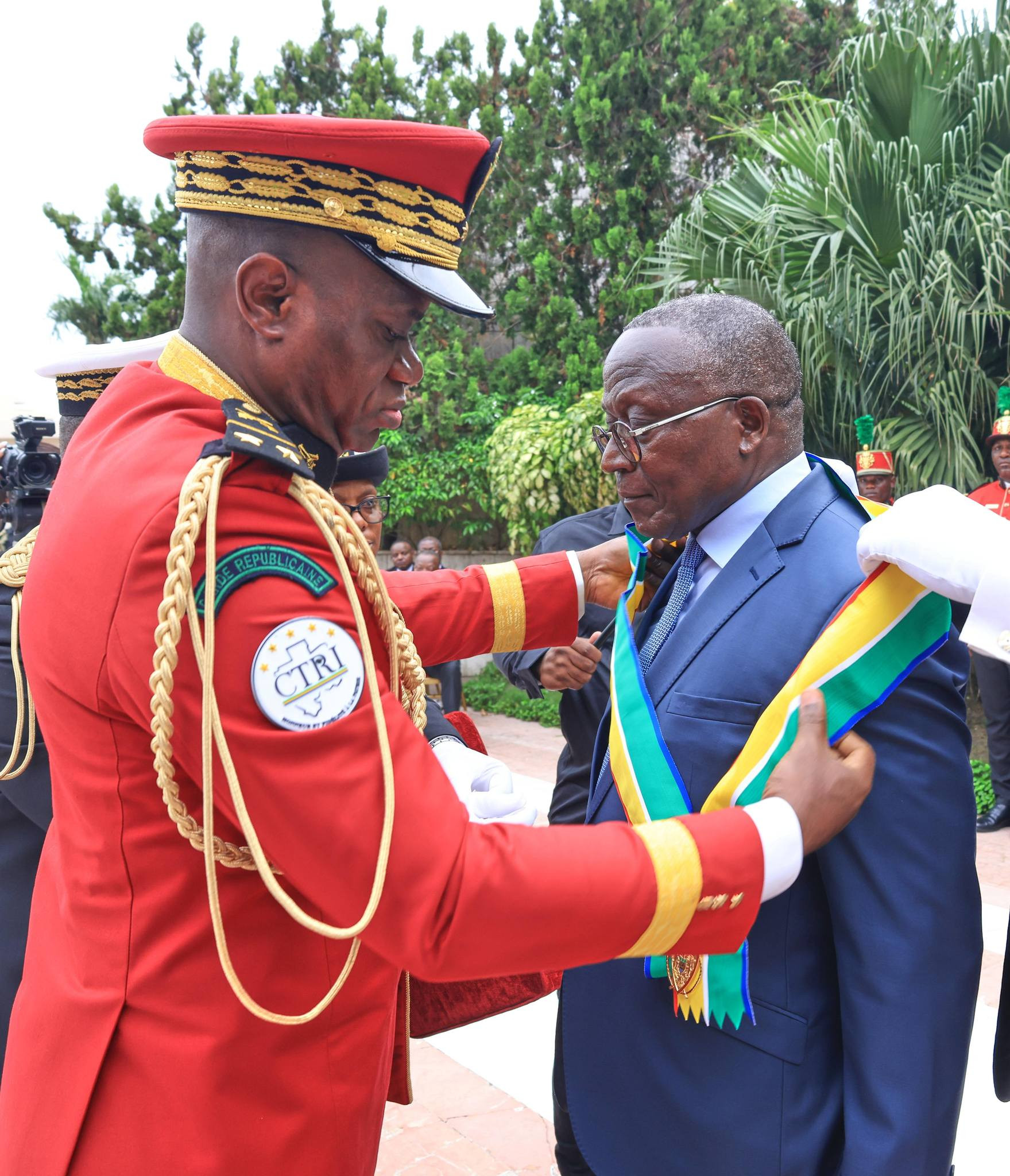 Le Président de la Transition, Président de la République, Chef de l'État, le Général Brice Clotaire Oligui Nguema Reçoit l'Acte de Rachat de la Société Assala Gabon