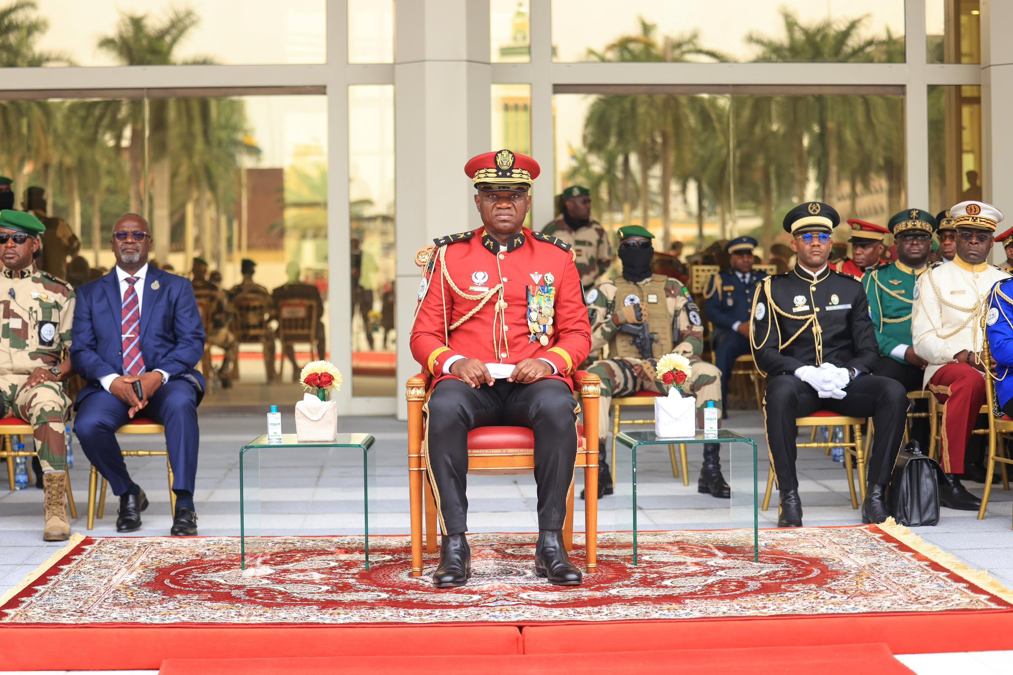 Le Président de la Transition, Président de la République, Chef de l’Etat, le Général Brice Clotaire OLIGUI NGUEMA, Préside la Cérémonie de Port de Galons des Officiers Généraux