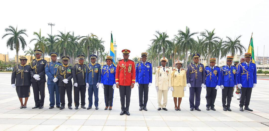 Le Président de la Transition, Président de la République, Chef de l’Etat, le Général Brice Clotaire OLIGUI NGUEMA, Préside la Cérémonie de Port de Galons des Officiers Généraux