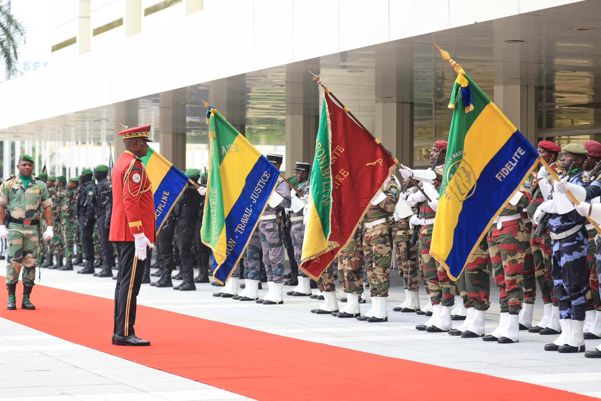 Le Président de la Transition, Président de la République, Chef de l’Etat, le Général Brice Clotaire OLIGUI NGUEMA, Préside la Cérémonie de Port de Galons des Officiers Généraux