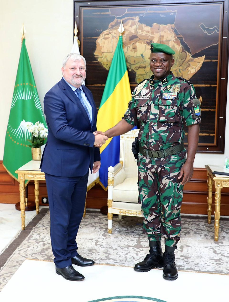 Rencontre entre le Président de la République et Mr George Maxwell, Président du groupe Vaalco