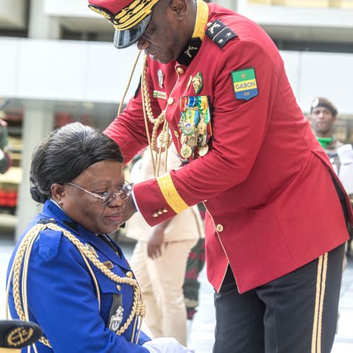 Remise de Galons par le Président Brice Clotaire Oligui Nguema aux Officiers Généraux des Forces de Défense