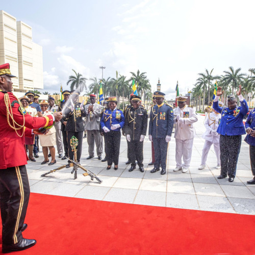 Remise de Galons par le Président Brice Clotaire Oligui Nguema aux Officiers Généraux des Forces de Défense