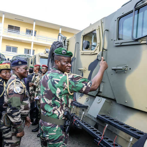 Renforcement des Forces de Défense et de Sécurité Gabonaises : Le Président de la République dote l'armée de nouveaux équipements