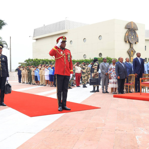 Le Président de la Transition, Président de la République, Chef de l'État, le Général Brice Clotaire Oligui Nguema Reçoit l'Acte de Rachat de la Société Assala Gabon