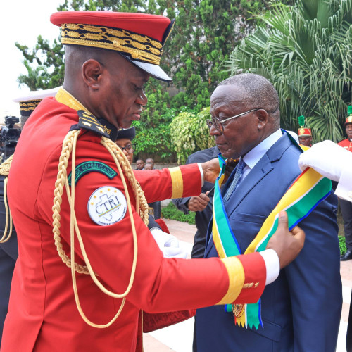 Le Président de la Transition, Président de la République, Chef de l'État, le Général Brice Clotaire Oligui Nguema Reçoit l'Acte de Rachat de la Société Assala Gabon