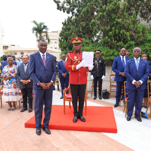 Le Président de la Transition, Président de la République, Chef de l'État, le Général Brice Clotaire Oligui Nguema Reçoit l'Acte de Rachat de la Société Assala Gabon