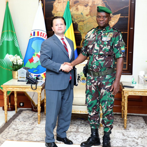 Rencontre entre le Président de la République et Mr George Maxwell, Président du groupe Vaalco