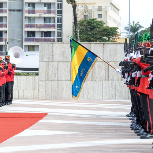 Le Président de la Transition, Président de la République, Chef de l’Etat le Général Brice Clotaire Oligui Nguema  accueille de nouveaux diplomates