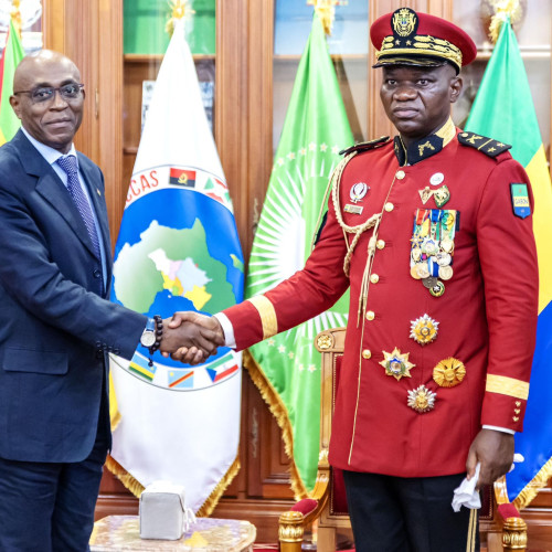 Le Président de la Transition, Président de la République, Chef de l’Etat le Général Brice Clotaire Oligui Nguema  accueille de nouveaux diplomates